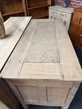 Load image into Gallery viewer, Large Oak Coffer