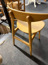 Load image into Gallery viewer, 4 x Oak Chairs