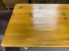 Load image into Gallery viewer, Solid Pine Table