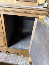 Load image into Gallery viewer, Oak Dresser