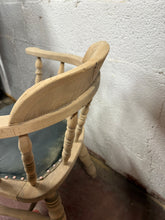Load image into Gallery viewer, Captains Chair