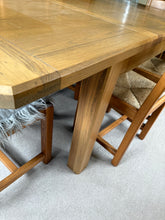 Load image into Gallery viewer, Oak Extendable Table