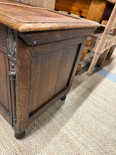 Load image into Gallery viewer, Oak Blanket Box