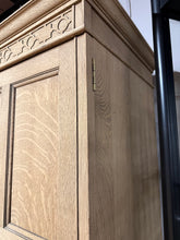 Load image into Gallery viewer, Waring & Gillow Oak Wardrobe