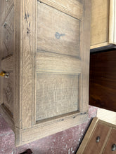 Load image into Gallery viewer, Stripped Oak Blanket Box