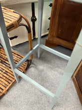 Load image into Gallery viewer, Oak Side Table