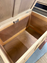 Load image into Gallery viewer, Oak Blanket Box