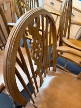 Load image into Gallery viewer, 4 x Wheelback Carvers