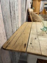 Load image into Gallery viewer, Scrub Top Table