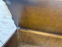 Load image into Gallery viewer, Oak Blanket Box