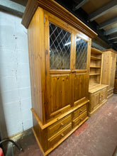 Load image into Gallery viewer, Solid Pine Wardrobe