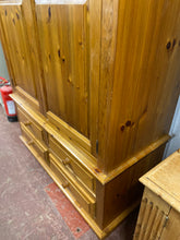 Load image into Gallery viewer, Solid Pine Wardrobe