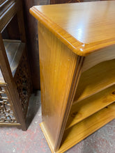 Load image into Gallery viewer, Pine Bookcase