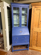 Load image into Gallery viewer, Bookcase / Dresser