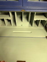 Load image into Gallery viewer, Bookcase / Dresser