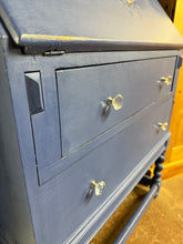 Load image into Gallery viewer, Bookcase / Dresser