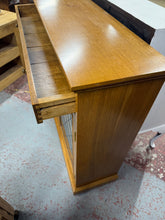 Load image into Gallery viewer, Oak Bookcase