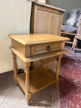 Load image into Gallery viewer, Oak Side Table