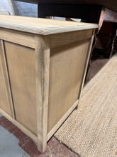 Load image into Gallery viewer, Stripped Oak Blanket Box
