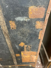 Load image into Gallery viewer, Old Travelling Case