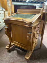 Load image into Gallery viewer, Davenport Bureau
