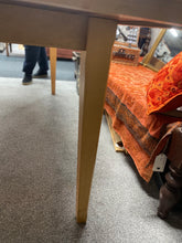 Load image into Gallery viewer, Extendable Dining Table