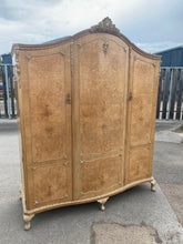 Load image into Gallery viewer, French Style Compactum