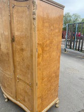 Load image into Gallery viewer, French Style Compactum