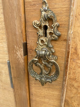 Load image into Gallery viewer, French Style Compactum