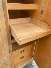 Load image into Gallery viewer, French Style Compactum