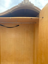 Load image into Gallery viewer, French Style Compactum