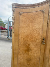 Load image into Gallery viewer, French Style Compactum