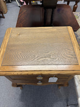 Load image into Gallery viewer, Lamp Table
