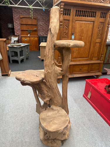 This sturdy solid teak stand is in excellent condition and built to last. Perfect for displaying your ornaments or holding your coffee next to the sofa. It’s sure to brighten up any room and catch everyone’s eye.

Overall Dimensions

approx : 127cm high x 55cm wide x 48cm deep

DELIVERY AVAILABLE      

For our other items see our website https://fossewayfurniture.co.uk

collection from our shop at CV36 4QZ or purchase online for delivery.
