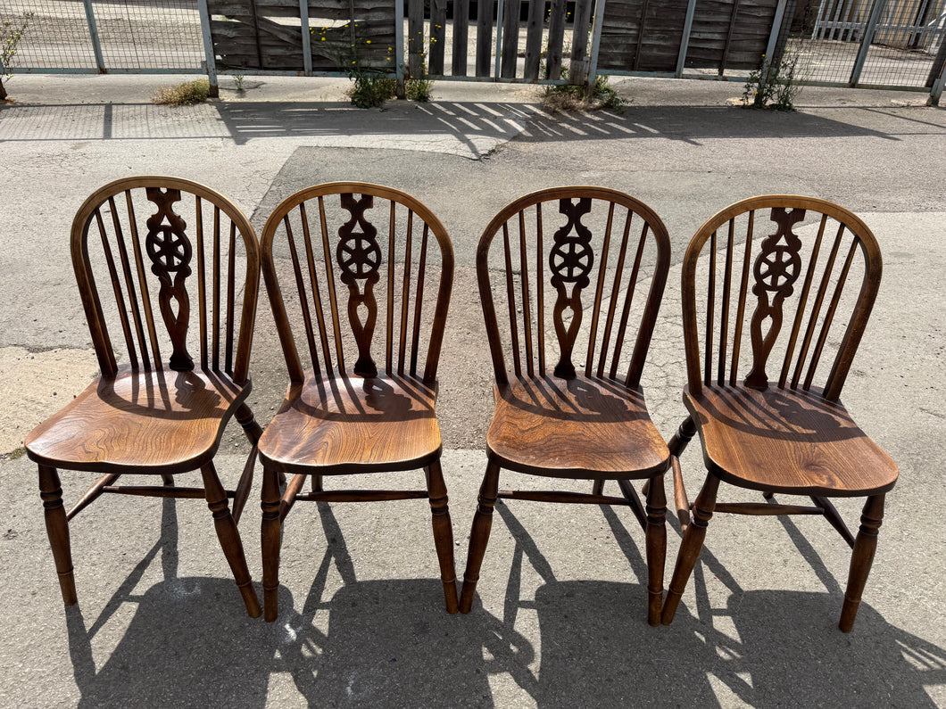This charming set of oak wheelback chairs are sturdy and well-maintained. While they show some signs of use, the marks are minor and do not detract from their overall good condition.

Overall Dimensions

approx : 37cm wide x 39cm deep x 90cm high

DELIVERY AVAILABLE      

HAVE THIS PAINTED A COLOUR OF YOUR CHOICE FOR AN EXTRA £120 OR HAVE IT COMPLETELY STRIPPED BACK FOR JUST £130    

For our other items see our website https://fossewayfurniture.co.uk

collection from our shop at cv36, our collection zone 