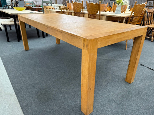 This beautiful oak extendable dining table is solidly built and well maintained. It has been carefully sanded and revarnished, restoring it to a like-new condition. When fully extended, it comfortably seats up to 10 people. Please note, the extension leaf must be kept separately when not in use.

Overall Dimensions

150cm long x 90cm wide x 76cm high

210cm long when extended

DELIVERY AVAILABLE      

For our other items see our website https://fossewayfurniture.co.uk

collection from our shop at cv36, our