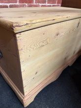 Load image into Gallery viewer, Solid Pine Blanket Box
