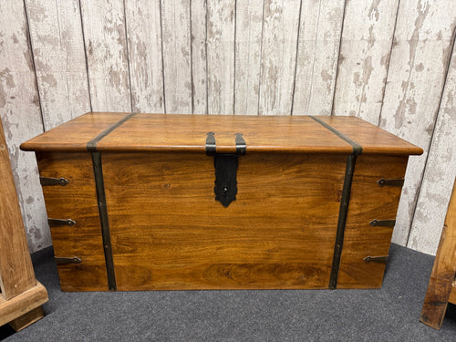 This beautiful large solid wooden trunk is sturdy and well-made. It’s brand new, showing only a few minor marks from transport. The lid opens easily to reveal plenty of storage space inside.

Overall Dimensions

101cm wide x 45cm deep x 47cm high

DELIVERY AVAILABLE      

For our other items see our website https://fossewayfurniture.co.uk

collection from our shop at cv36, our collection zone at bs36 or otherwise delivery is available
