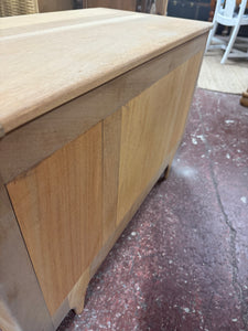 Retro Blanket Box