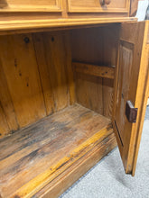 Load image into Gallery viewer, Vintage Pine Washstand
