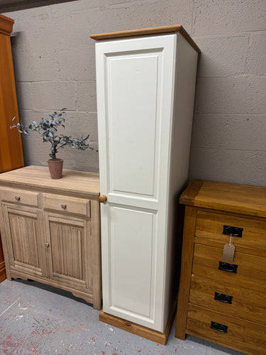 This charming two-tone single wardrobe is sturdy and well-maintained. Ideal for anyone needing hanging space without the bulk of a double wardrobe, it features a white finish with natural wood accents on the top, bottom, and knobs. Inside, you'll find a single hanging rail to keep your clothes organised.

Overall Dimensions

47cm wide x 54cm deep x 179cm high

DELIVERY AVAILABLE      

For our other items see our website https://fossewayfurniture.co.uk

collection from our shop at cv36, our collection zone 