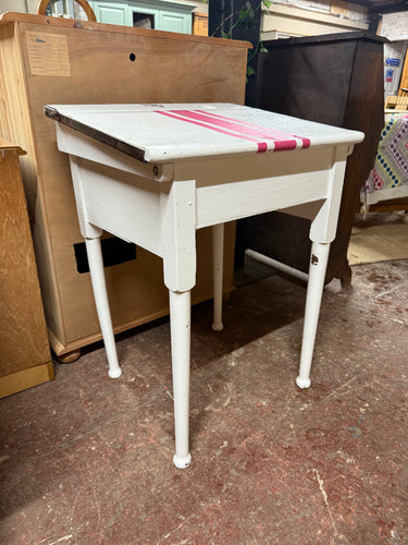 This charming school desk has been lovingly up-cycled by its previous owners and would benefit from a fresh coat of paint. It remains sturdy and is in generally good condition.

Overall Dimensions

61cm wide x 51cm deep x 82cm high

DELIVERY AVAILABLE      

For our other items see our website https://fossewayfurniture.co.uk

collection from our shop at cv36, our collection zone at bs36 or otherwise delivery is available
