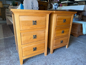 These oak bedsides, designed by Frank Hudson, are in excellent structural condition despite some minor marks from previous use. Each unit features three short, dovetail jointed drawers for convenient storage.

Overall Dimensions

48cm wide x 45cm deep x 70cm high

DELIVERY AVAILABLE      

For our other items see our website https://fossewayfurniture.co.uk

collection from our shop at cv36, our collection zone at bs36 or otherwise delivery is available
