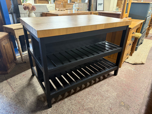 This beautiful kitchen island features a stylish two-tone black and oak effect design. It's solidly built and in great overall condition. Although it’s pre-loved with a few minor marks, they are nothing major. It comfortably fits three stools and includes two slatted shelves for extra storage. Originally priced at £499, it’s a fantastic addition to your kitchen space.

Overall Dimensions

126cm wide x 79cm deep x 90cm high

DELIVERY AVAILABLE      

For our other items see our website https://fossewayfurnit