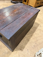 Load image into Gallery viewer, Victorian Style Blanket Box
