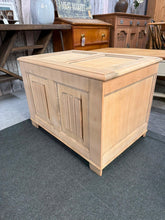 Load image into Gallery viewer, Stripped Oak Blanket Box
