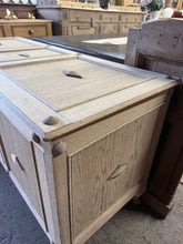 Load image into Gallery viewer, Large Stripped Blanket Box
