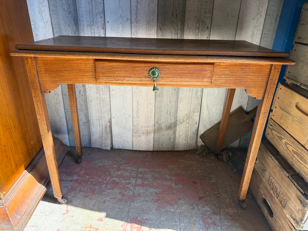 This charming oak hall table is sturdy and well-maintained. While it shows some signs of use, the marks are minor and do not detract from its appeal. It features a convenient front drawer for extra storage.

Overall Dimensions

91cm wide x 42cm deep x 69cm high

DELIVERY AVAILABLE      

HAVE THIS PAINTED A COLOUR OF YOUR CHOICE FOR AN EXTRA £60 OR HAVE IT COMPLETELY STRIPPED BACK FOR JUST £65    

For our other items see our website https://fossewayfurniture.co.uk

collection from our shop at cv36, our col