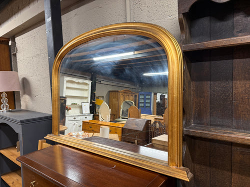 This beautiful gold over mantle mirror is sturdy and well-preserved. While it shows some signs of use, the marks are minor and do not detract from its charm. Perfectly suited to hang above a fireplace, it adds a cheerful touch to any room.

Overall Dimensions

108cm wide x 73cm high

DELIVERY AVAILABLE      

For our other items see our website https://fossewayfurniture.co.uk

collection from our shop at cv36, our collection zone at bs36 or otherwise delivery is available

