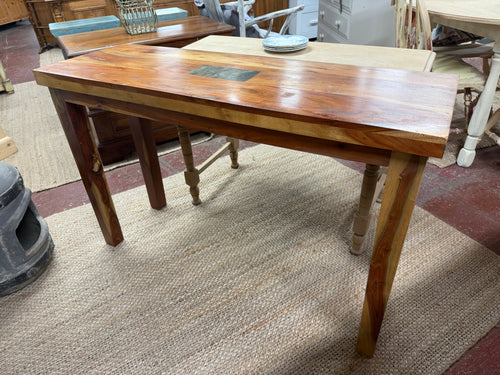 This sturdy hardwood console table is in great shape overall. It shows some signs of use with minor marks, but nothing that takes away from its charming appearance. Perfect for those who need a simple solution for their hallway.

Overall Dimensions

120cm wide x 40cm deep x 76cm high

DELIVERY AVAILABLE      

For our other items see our website https://fossewayfurniture.co.uk

collection from our shop at CV36 4QZ or purchase online for delivery.
